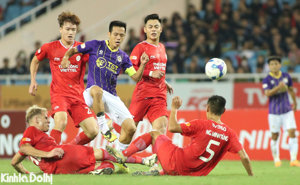 Tưởng như trận đấu kết thúc với tỷ số 1-1, Thể Công Viettel bất ngờ có bàn thắng ở phút thi đấu chính thức cuối cùng nhờ công của Amarildo.